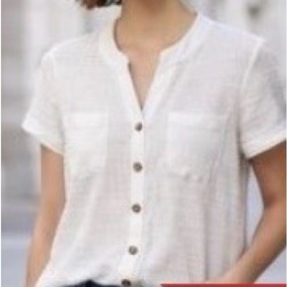 Cable & Gauge White Short-Sleeve Button Front Shirt with Wood-Tone Buttons